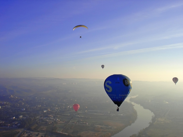 Entre los globos
